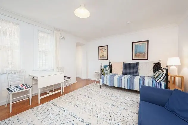 Charming Centrally Located 2 Bedroom Accommodation - İç Mekan