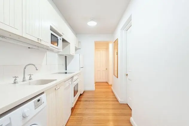 Charming Centrally Located 2 Bedroom Accommodation - Mutfak