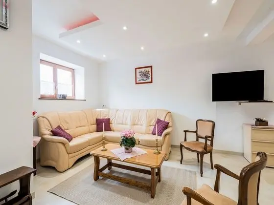 Charming Chalet in Beauraing With Fenced Garden - Öne Çıkan Resim