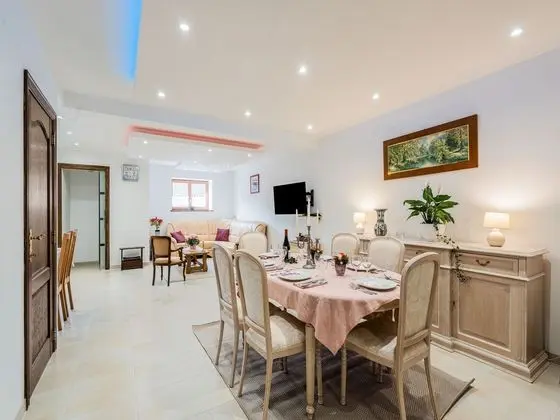 Charming Chalet in Beauraing With Fenced Garden - Yerinde Yemek