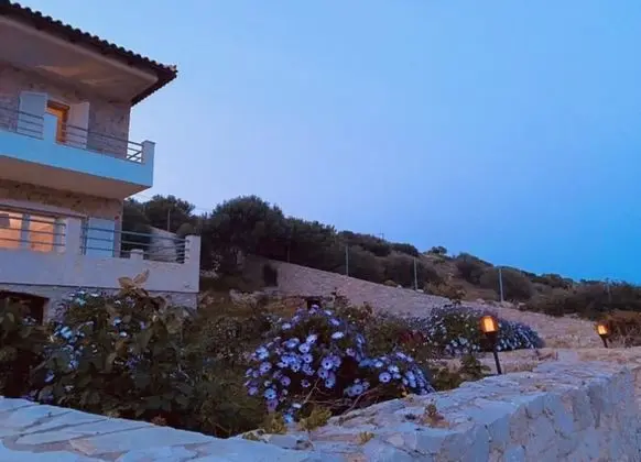 Charming Chateau BY THE SEA - Dış Mekan