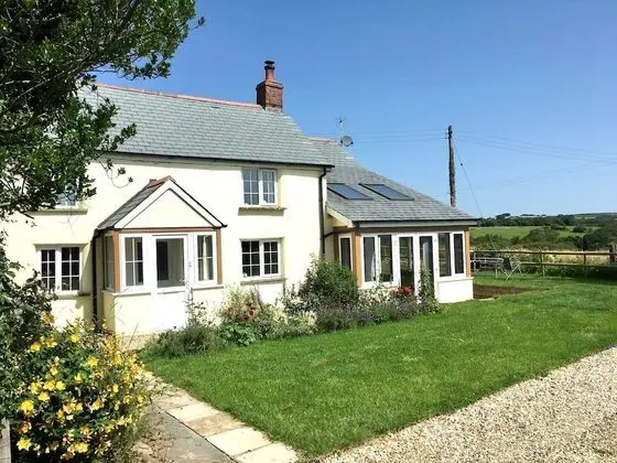Charming Cottage for 5 Near Dartmoor, Beach, Pub