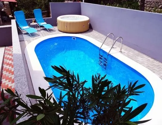Charming Villa in Dramalj with Hot Tub - Havuz
