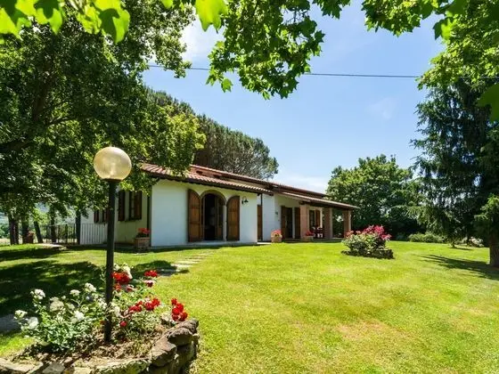 Charming Farmhouse in Tuscany With Shared Pool