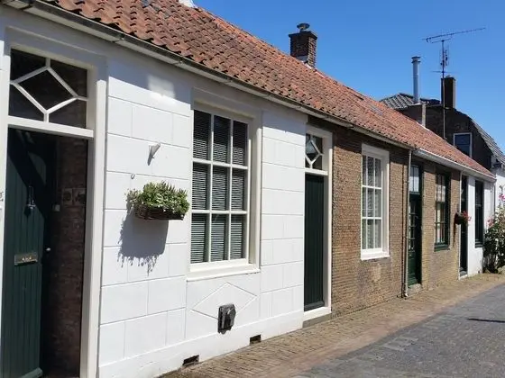 Charming Holiday Home in Brouwershaven With Garden and BBQ