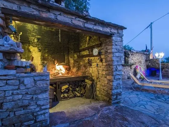 Charming Holiday Home in Bukovic With Pool - Dış Mekan