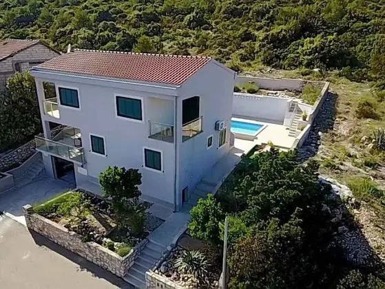 Charming Holiday Home in Cara With Swimming Pool