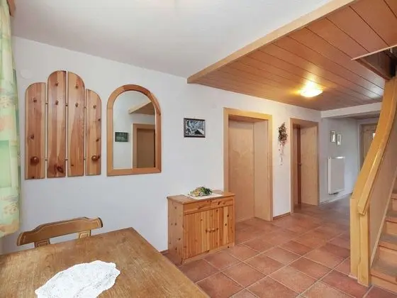 Charming Holiday Home in Fugen With Sauna - Lobi