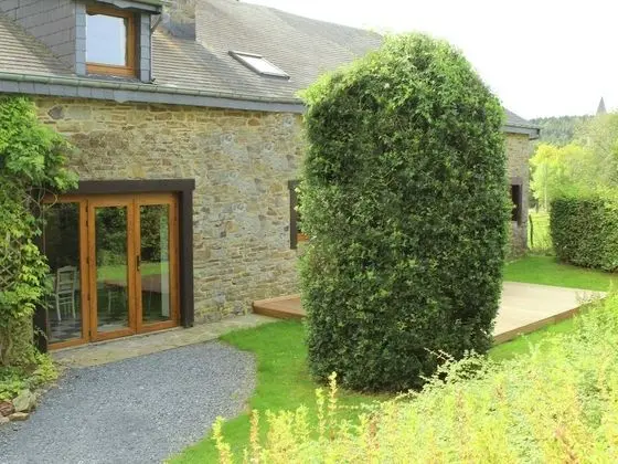 Charming Holiday Home in Halleux With Garden - Dış Mekan