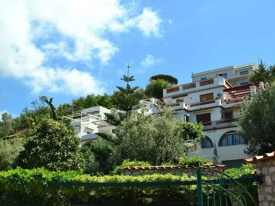 Charming Holiday Home at Massa Lubrense Naples With Balcony - Dış Mekan