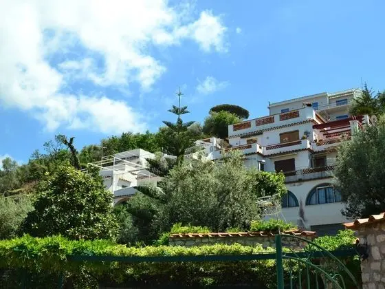 Charming Holiday Home at Massa Lubrense Naples With Balcony - Dış Mekan