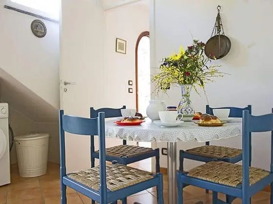 Charming Holiday Home at Massa Lubrense Naples With Balcony - Yerinde Yemek