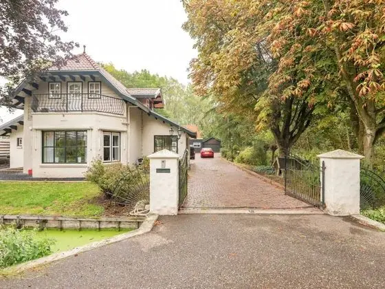 Charming Holiday Home in Poortugaal With Garden