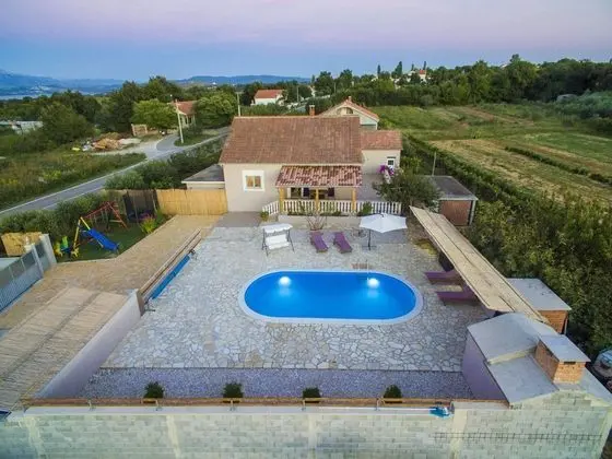 Charming Holiday Home With Private Pool,big Roofed Terrace, Children's Play Area - Öne Çıkan Resim