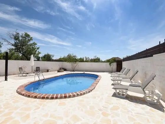 Charming Holiday Home With Private Pool, Lovely Terrace, Bbq, Nice Guesthouse
