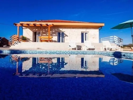 Charming Holiday Home With Private Swimming Pool, Big Garden, Near the Sea - Havuz