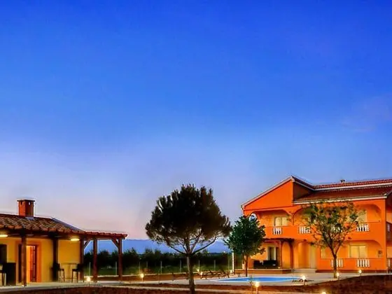 Charming Holiday Home in Prkos With Swimming Pool - Dış Mekan