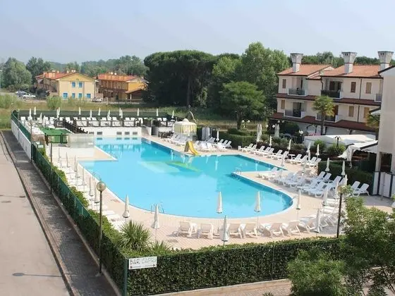 Charming Holiday Home in Rosolina With Communal Pool