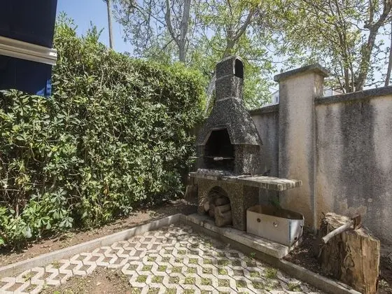 Charming Holiday Home in Turanj With Private Fenced Garden - Dış Mekan