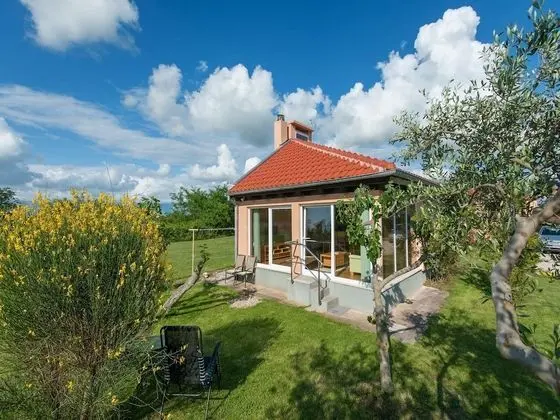 Charming Holiday Home in Zaton With Garden - Dış Mekan