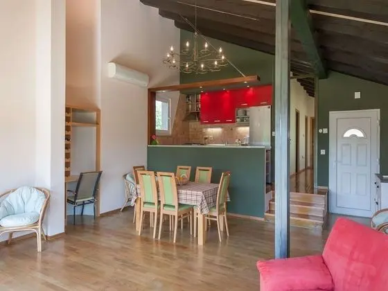 Charming Holiday Home in Zaton With Garden - Yerinde Yemek