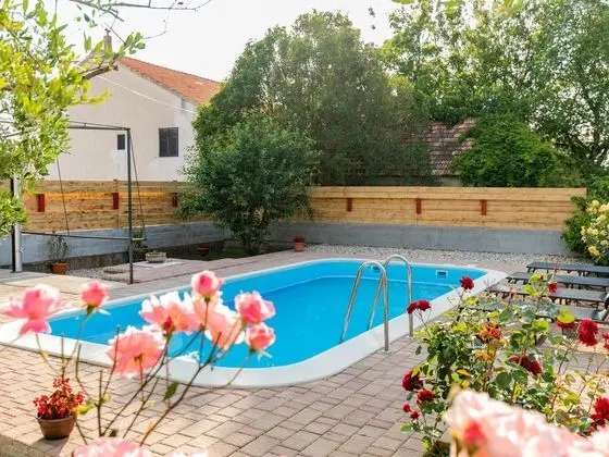 Charming Holiday Home in Zemunik Donji With Pool - Havuz