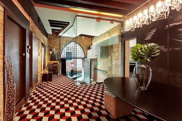 Charming House iQs - Öne Çıkan Resim