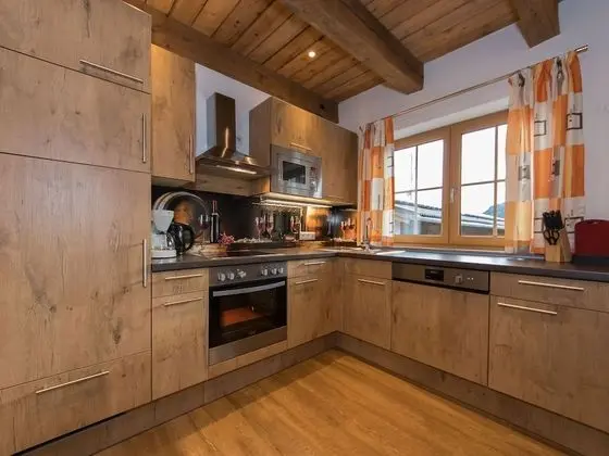 Charming Mansion in Kaprun With Garden - Mutfak