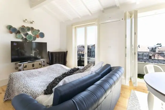 Charming Mezzanine Rooftop View