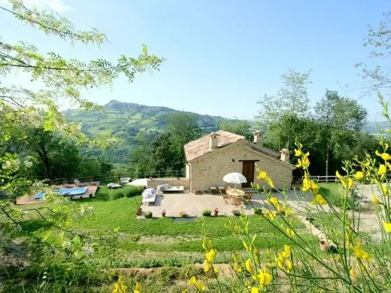 Charming Villa in Monte San Martino With Swimming Pool