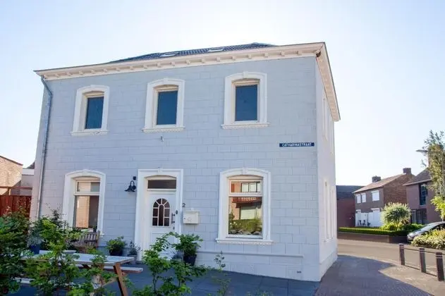 Charming Villa Near Maastricht and Hillside - Dış Mekan