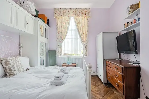 Charming one Bedroom Flat Near Maida Vale by Underthedoormat
