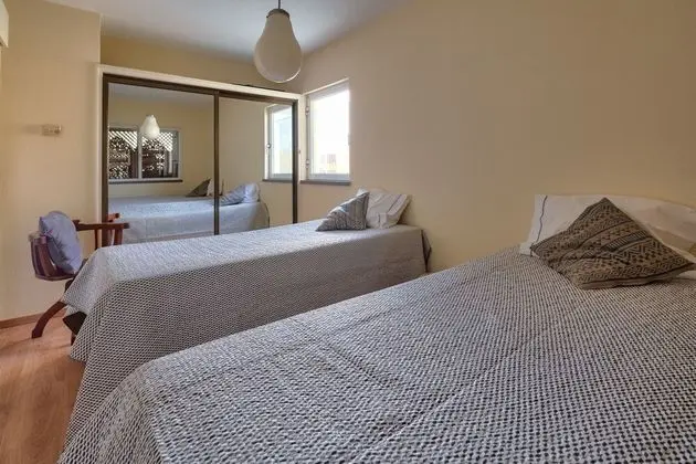 Charming Paint House Apartment in Pestana - Oda