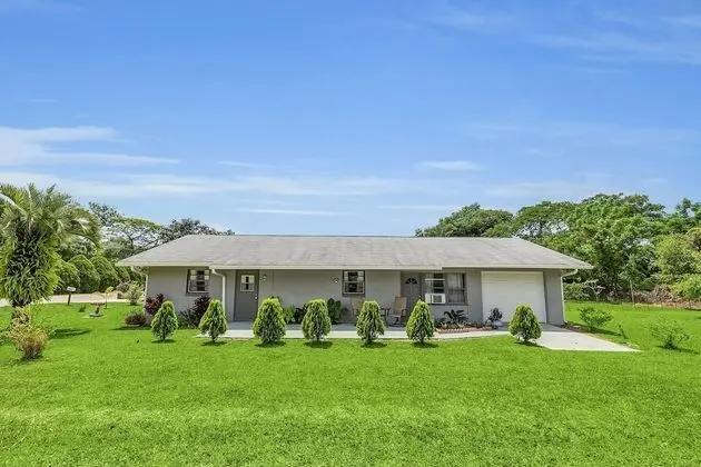 Charming Pool Home Minutes From Downtown Orlando and Winter Garden