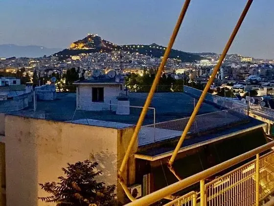 Charming Renovating Mets Apartment Athina