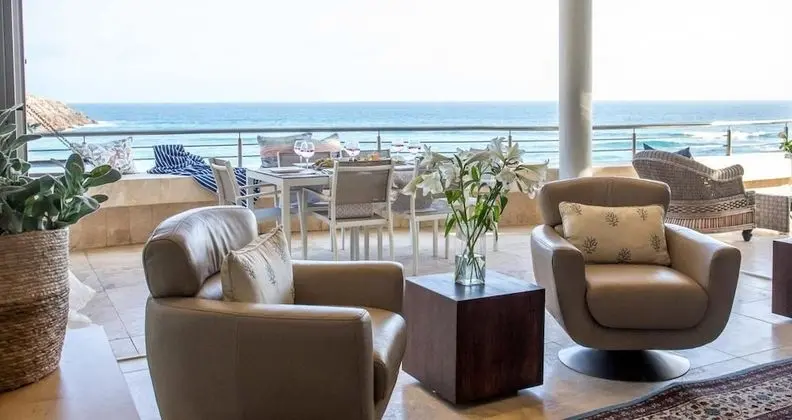 Charming Room in a Seafront Villa With its own Kitchen and Lounge - Dış Mekan