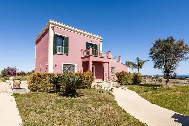 Charming Sea View Villa close to beach - Dış Mekan