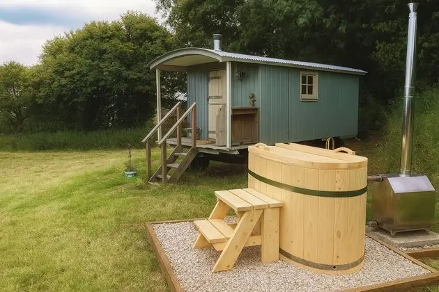 Charming Shepherds Hut With Wood Fired Hot Tub - Öne Çıkan Resim