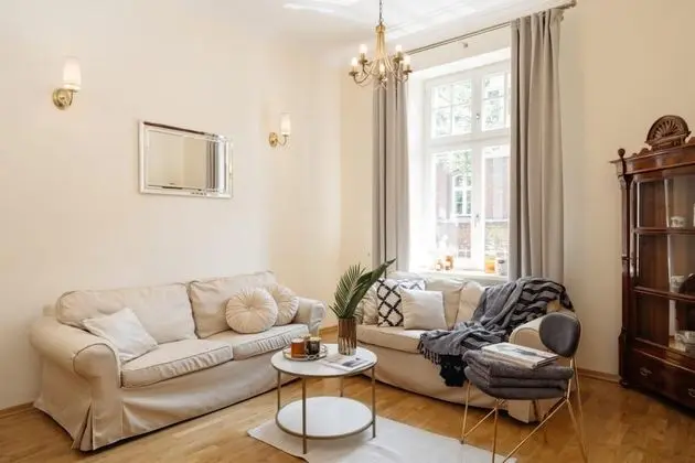 Charming and Spacious Apartment in Historic Building Close to the Old Town