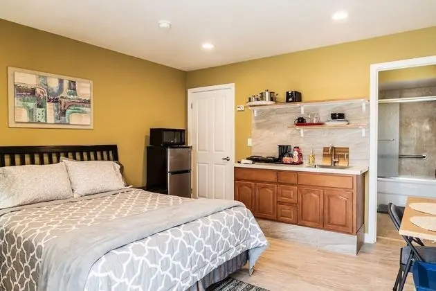Charming Studio in Hayward