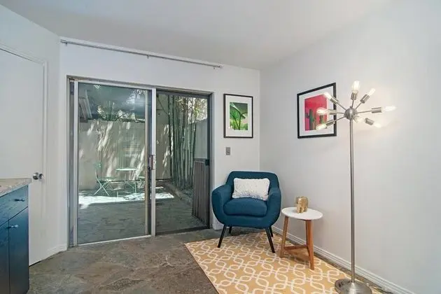 Charming Studio in Little Italy w/ Patio by Domio - Oda Düzeni