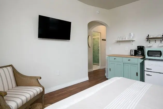 Charming Studio near Downtown! CDC Sanitized!