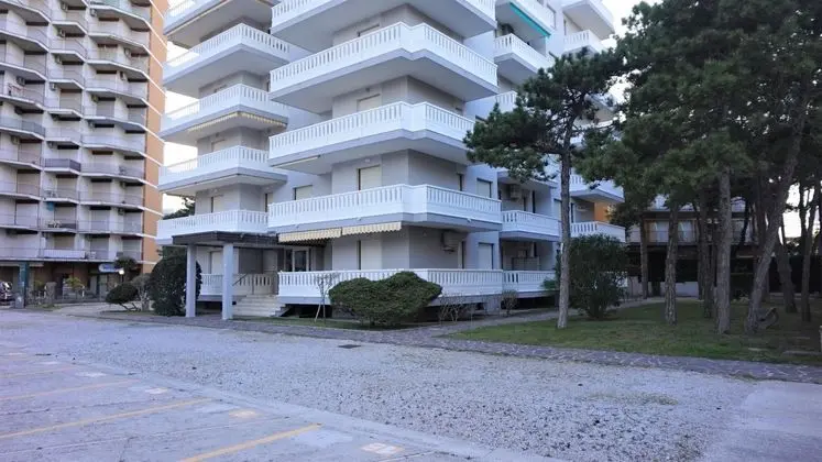 Charming Three-room Apartment With Terrace With Deckchairs and Side sea View - Dış Mekan