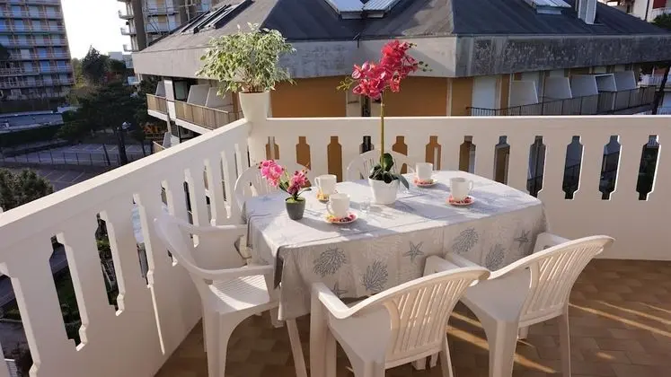 Charming Three-room Apartment With Terrace With Deckchairs and Side sea View - Oda
