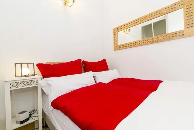 Charming Townhouse With Aircon Only 500m From the Marina and the Typical Market - Oda