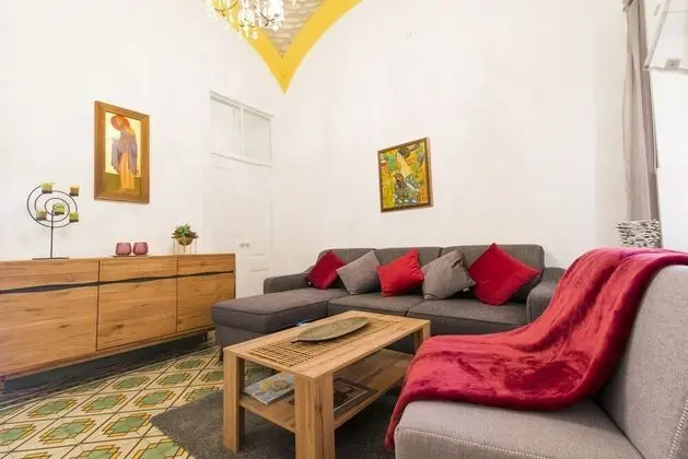 Charming Townhouse With Aircon Only 500m From the Marina and the Typical Market - Oda Düzeni
