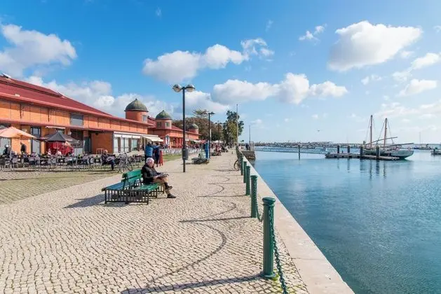 Charming Townhouse With Aircon Only 500m From the Marina and the Typical Market - Öne Çıkan Resim