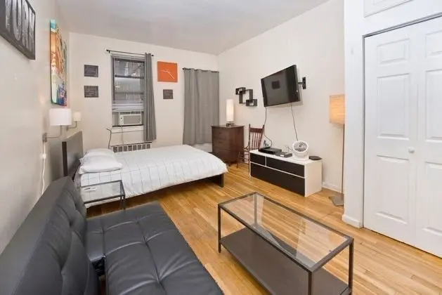 Charming Upper East Side Studio w/ Private Garden - Öne Çıkan Resim