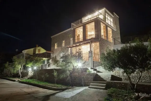 Charming Villa in Vela Luka on the Beach - Dış Mekan