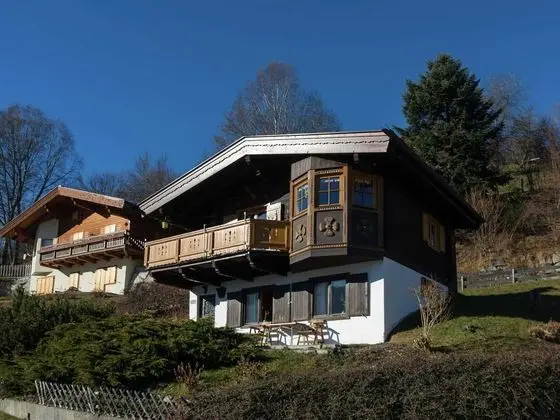 Charming Wooden Chalet With Balcony in Piesendorf/salzburger Land - Öne Çıkan Resim